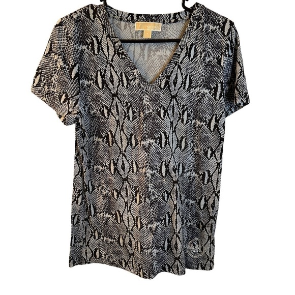 🥰3/$25 NWOT MICHAEL MICHAEL KORS Black and White Snake Print Short Sleeve Top - Picture 1 of 9